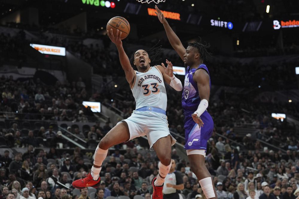 首战表现 首战表现